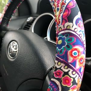 Steering wheel cover